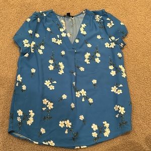 NEW HILARY RADLEY Blue V Neck Top with Daisies Size S